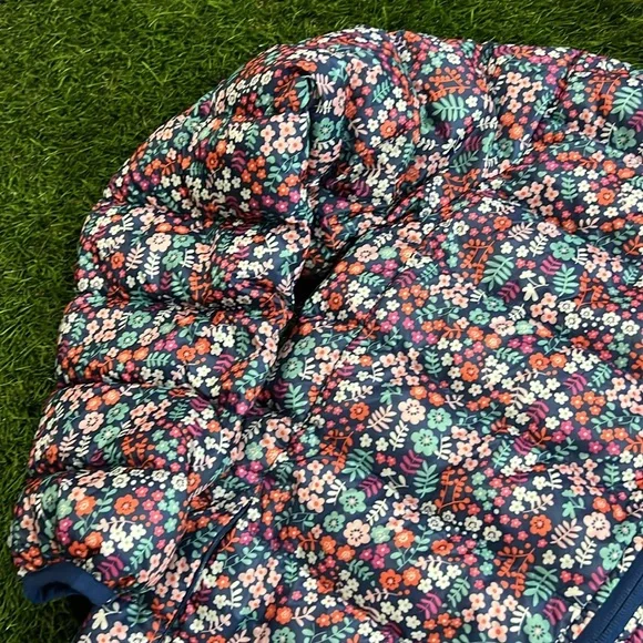 Girls Eddie Bauer lightweight Puffer Coat/ Jacket - Picture 3 of 5